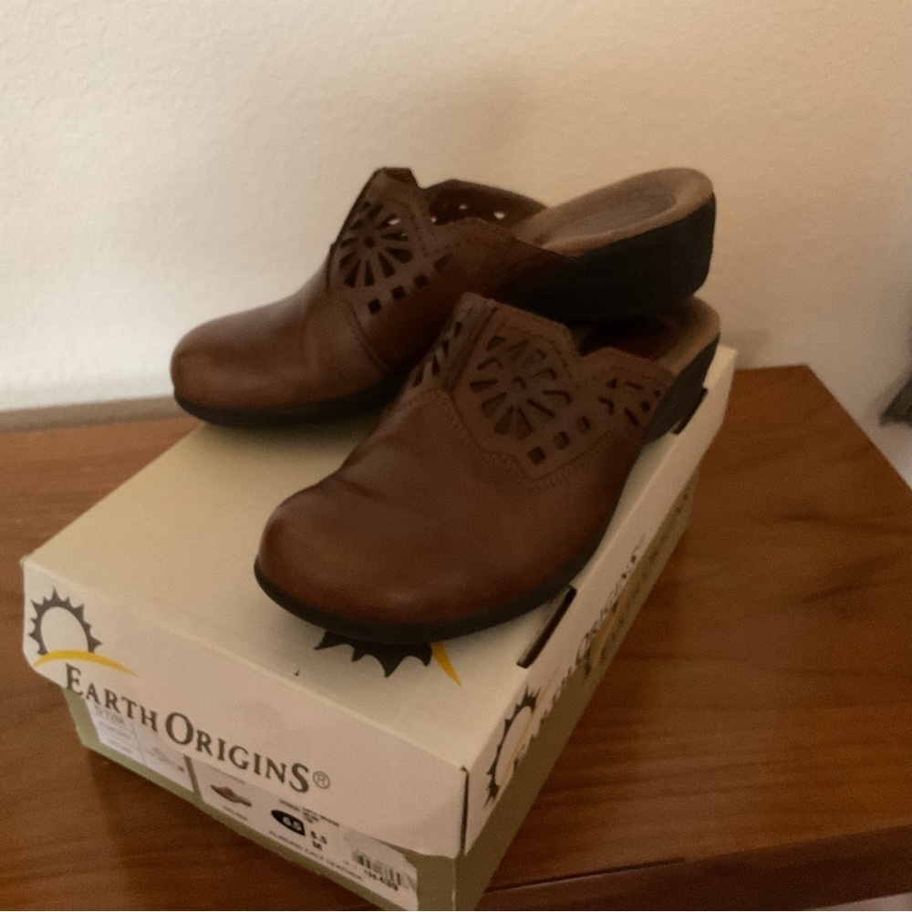 Earth Origins Tan Leather Slip-On Shoes